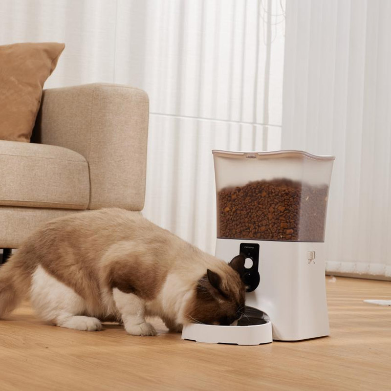 customizable smart pet feeder
